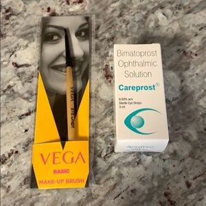 Eyelash growth serum with brush